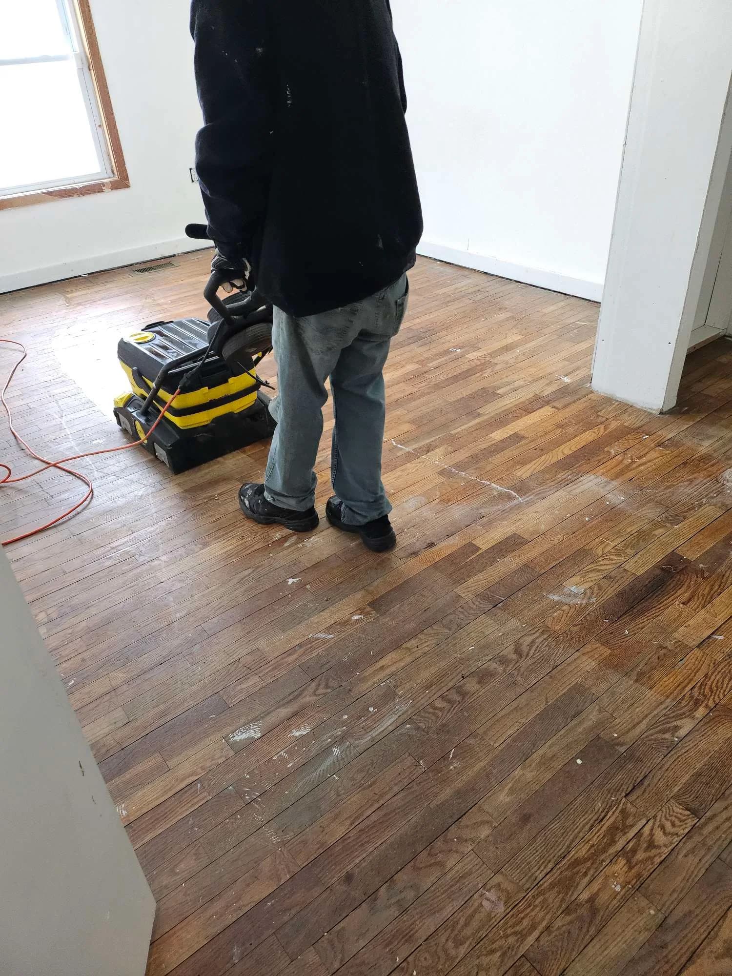 Orbital machine bringing a wood floor back to level sheen